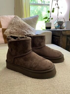 Women's Plush-Lined Short Ankle Boots - Brown 9 Yukon Round Toe Pull On